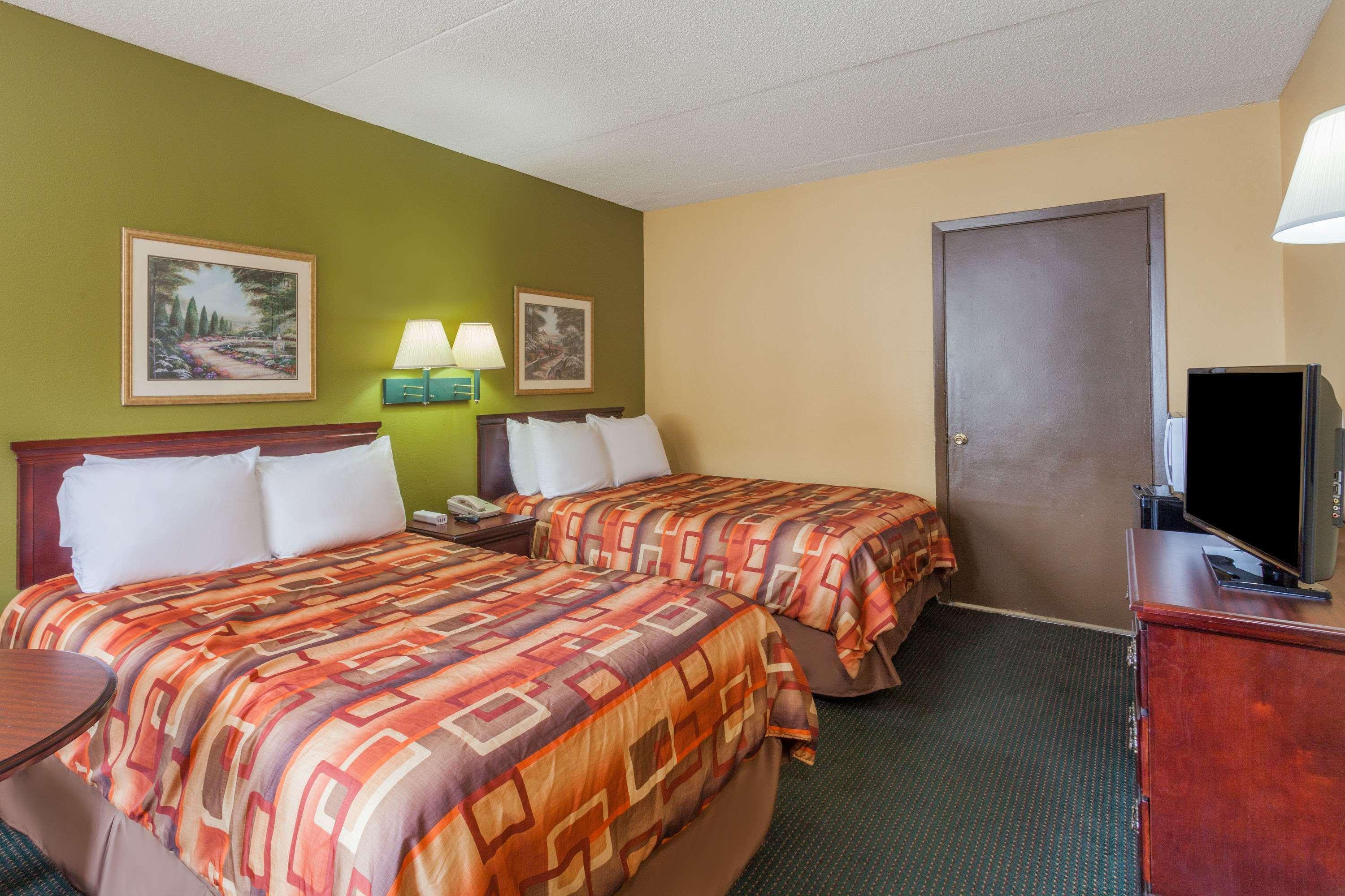 Days Inn By Wyndham Nashville Saint Thomas West Hospital Екстериор снимка