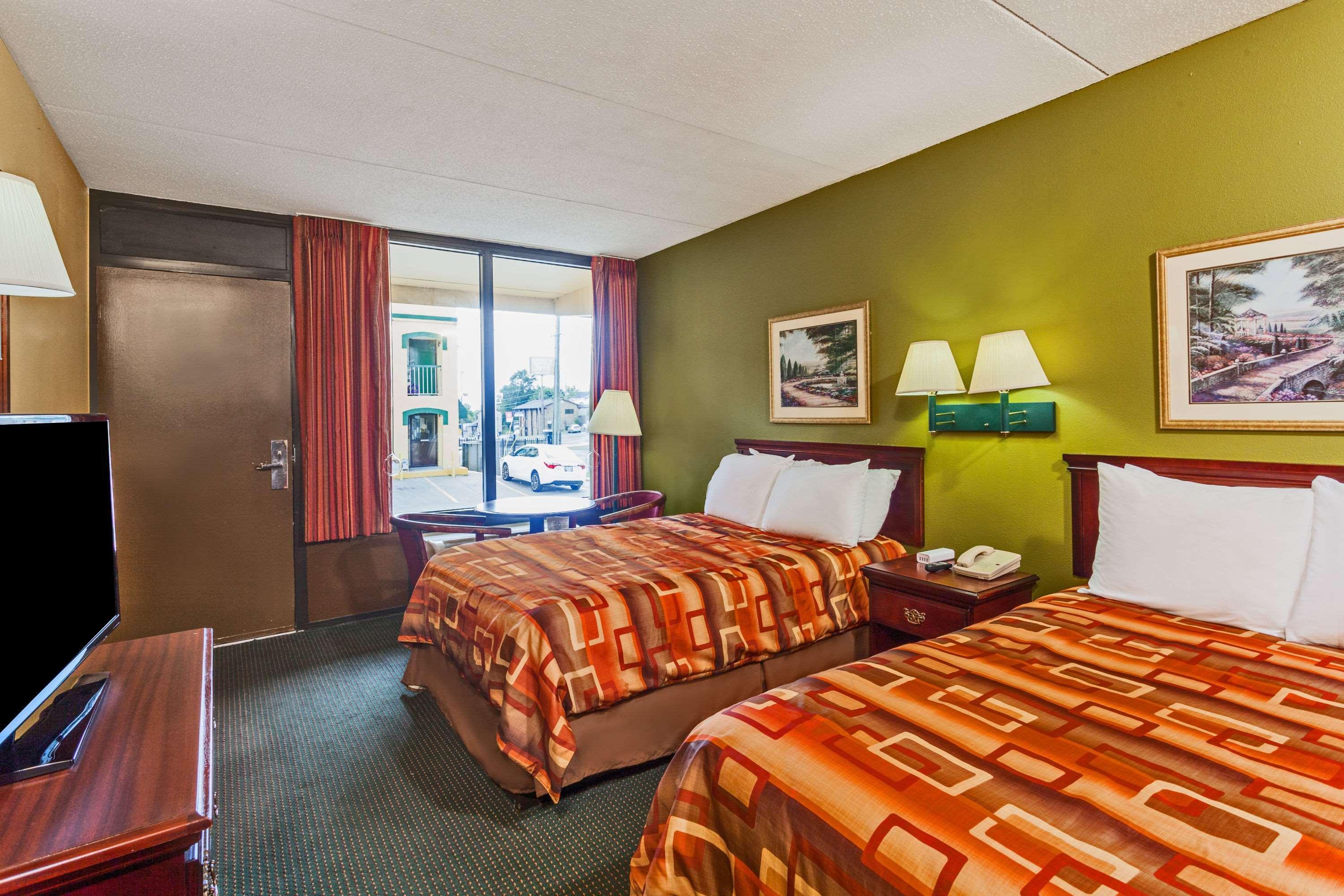 Days Inn By Wyndham Nashville Saint Thomas West Hospital Екстериор снимка