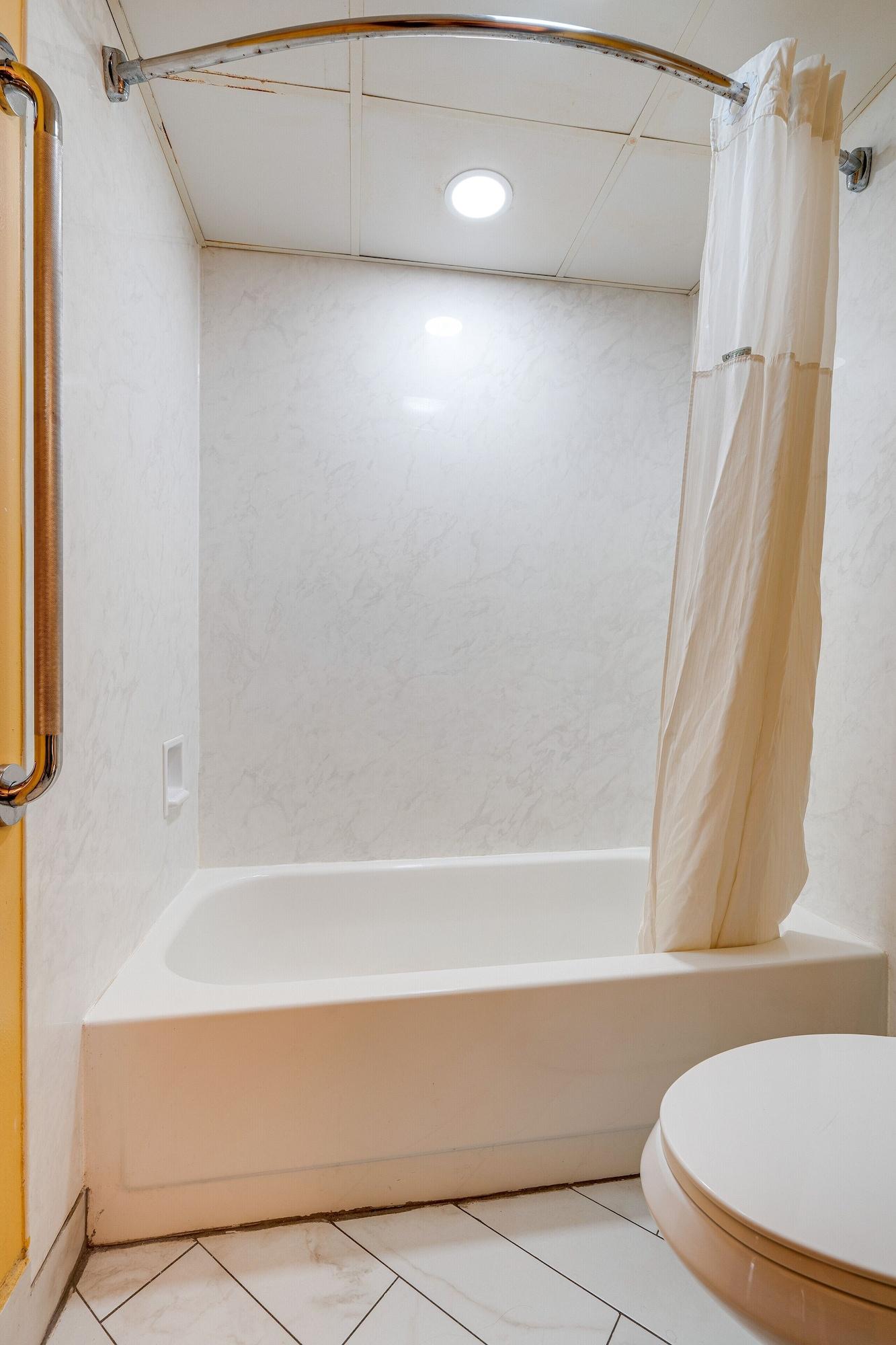 Days Inn By Wyndham Nashville Saint Thomas West Hospital Екстериор снимка