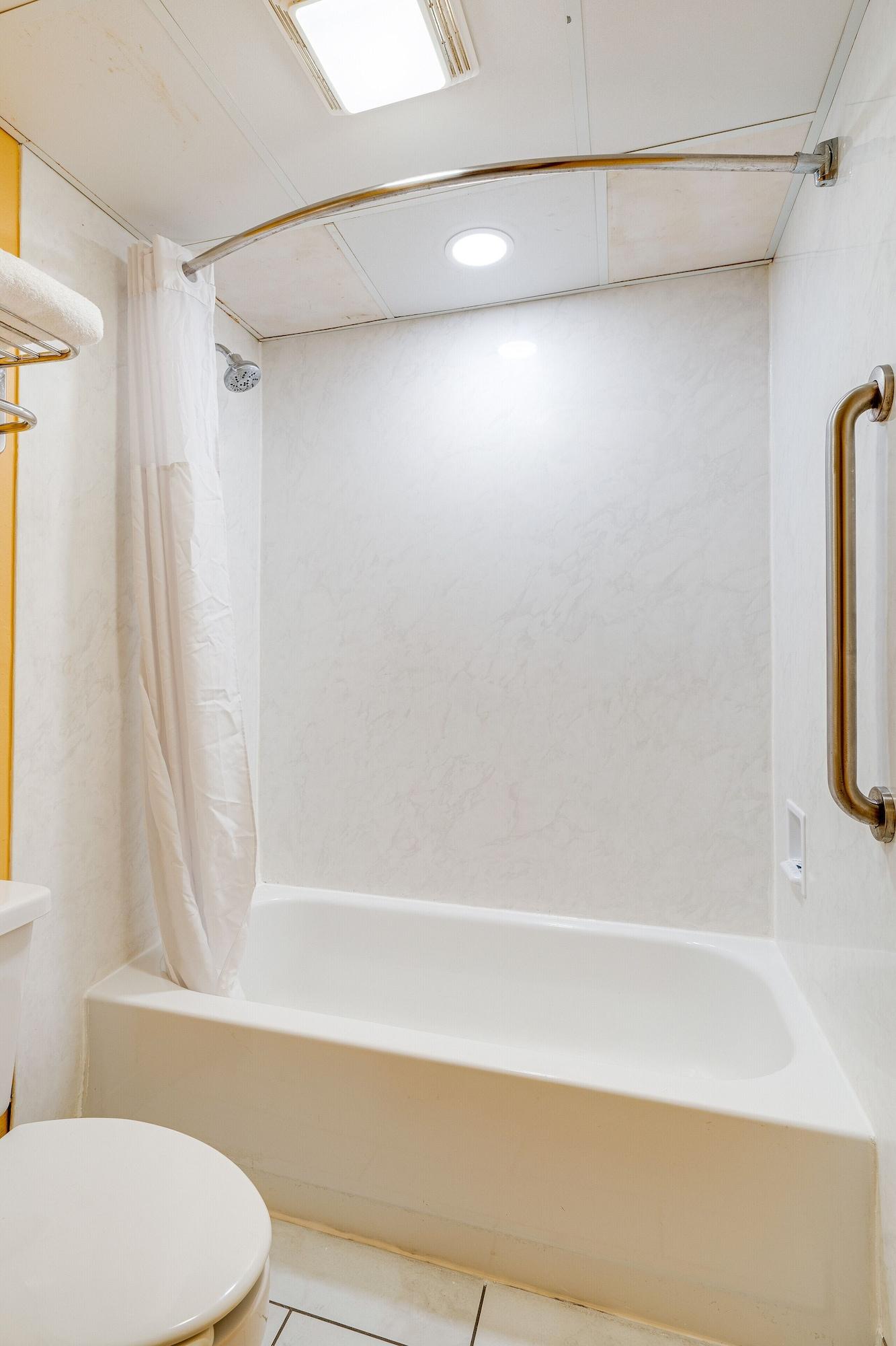 Days Inn By Wyndham Nashville Saint Thomas West Hospital Екстериор снимка