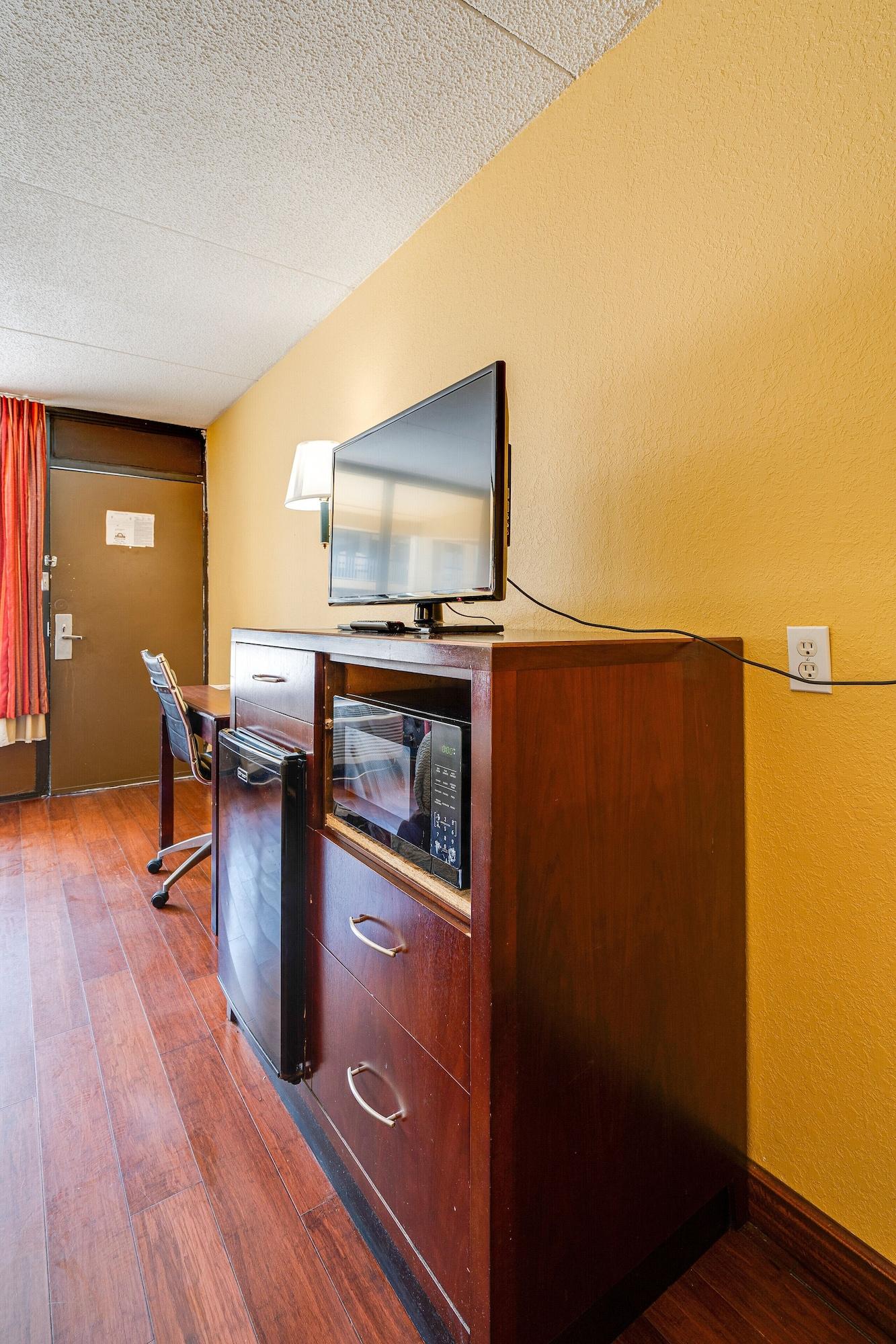 Days Inn By Wyndham Nashville Saint Thomas West Hospital Екстериор снимка