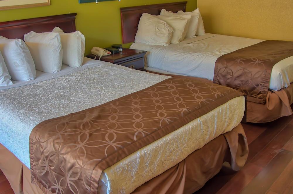 Days Inn By Wyndham Nashville Saint Thomas West Hospital Екстериор снимка