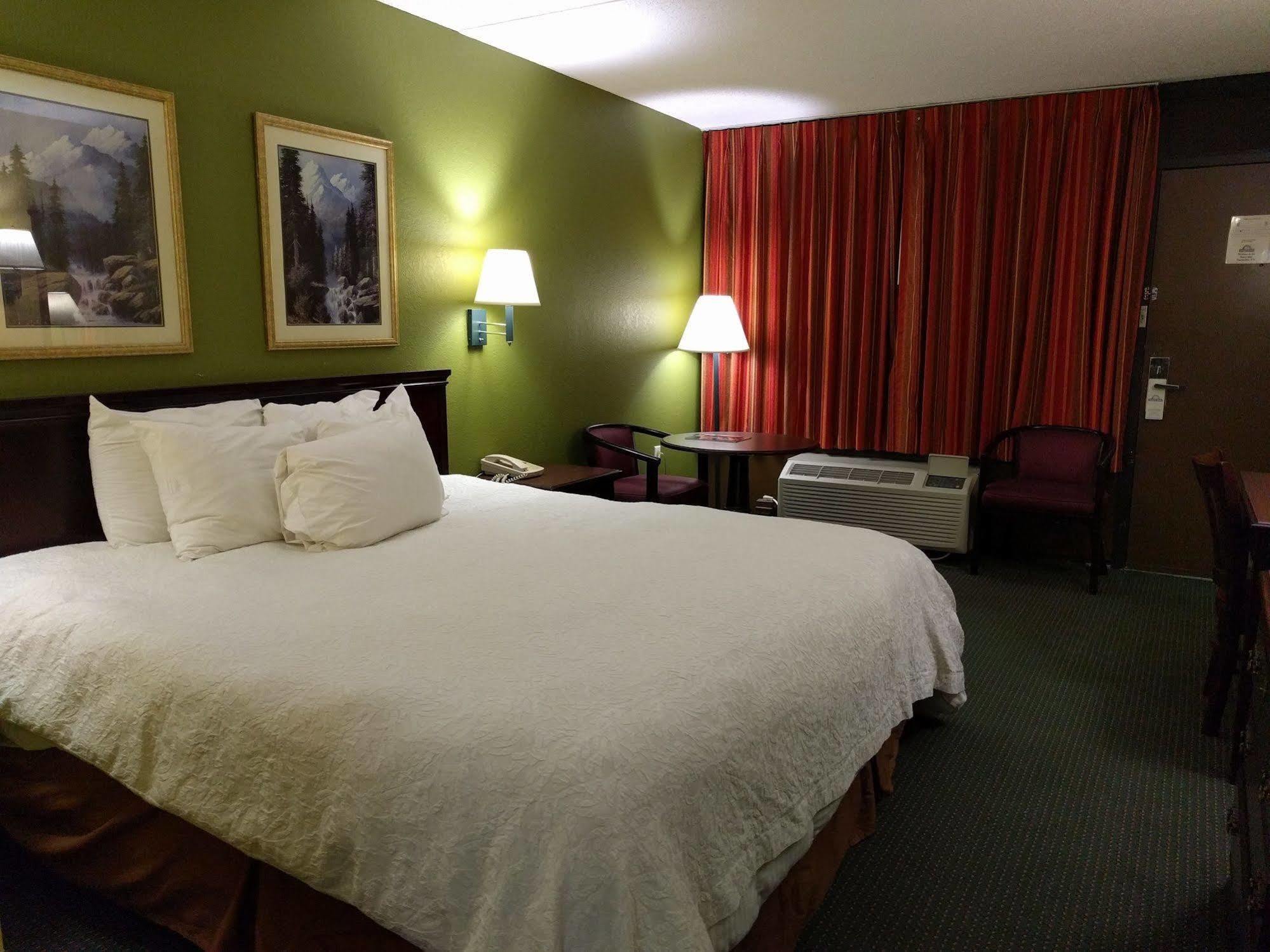 Days Inn By Wyndham Nashville Saint Thomas West Hospital Екстериор снимка